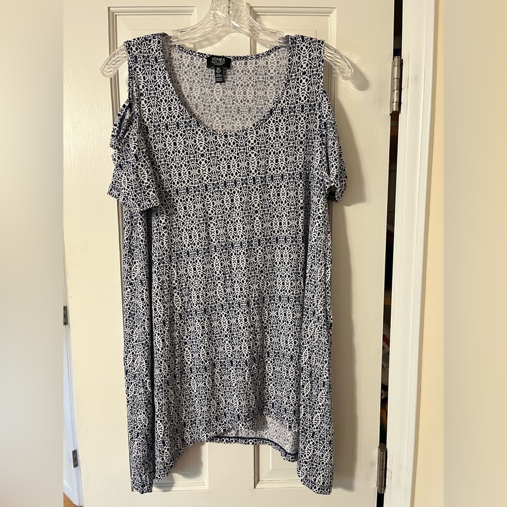 Jones New York cold shoulder top size large